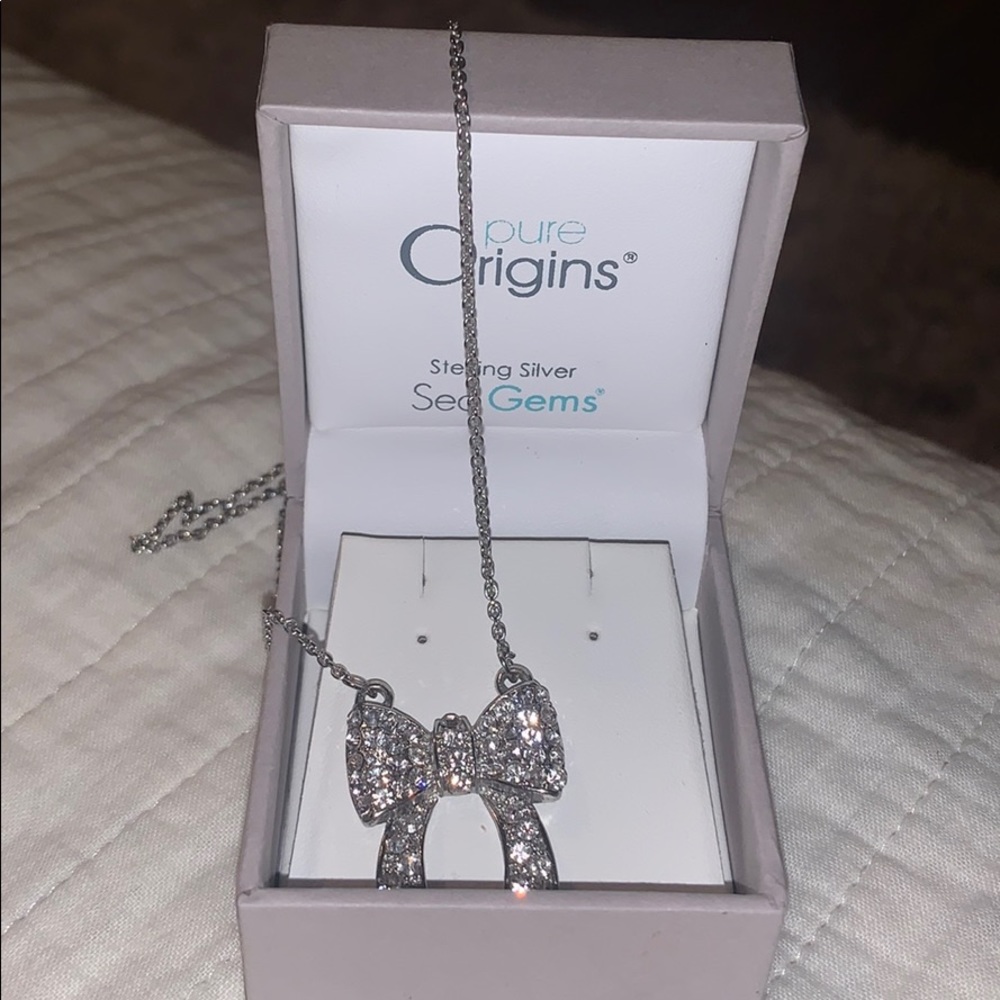 Diamond Bow Necklace!! 💕